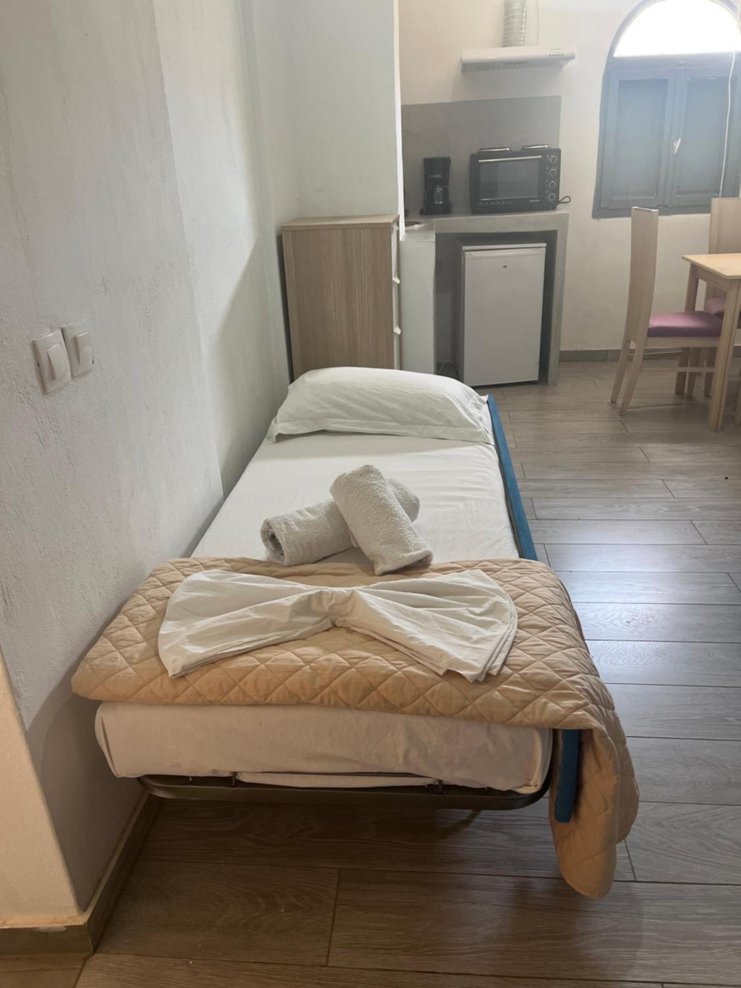 Leon Lux Apartments Периволос Екстериор снимка