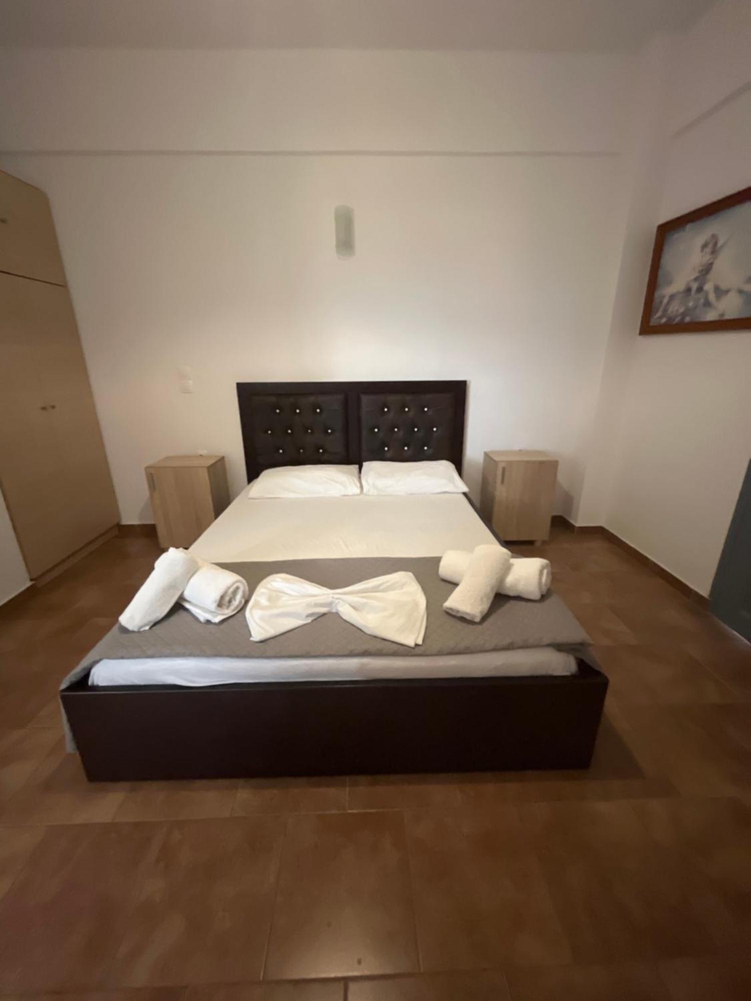 Leon Lux Apartments Периволос Екстериор снимка