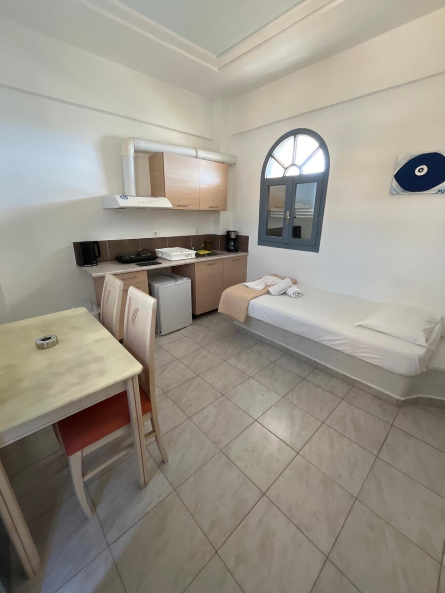 Leon Lux Apartments Периволос Екстериор снимка