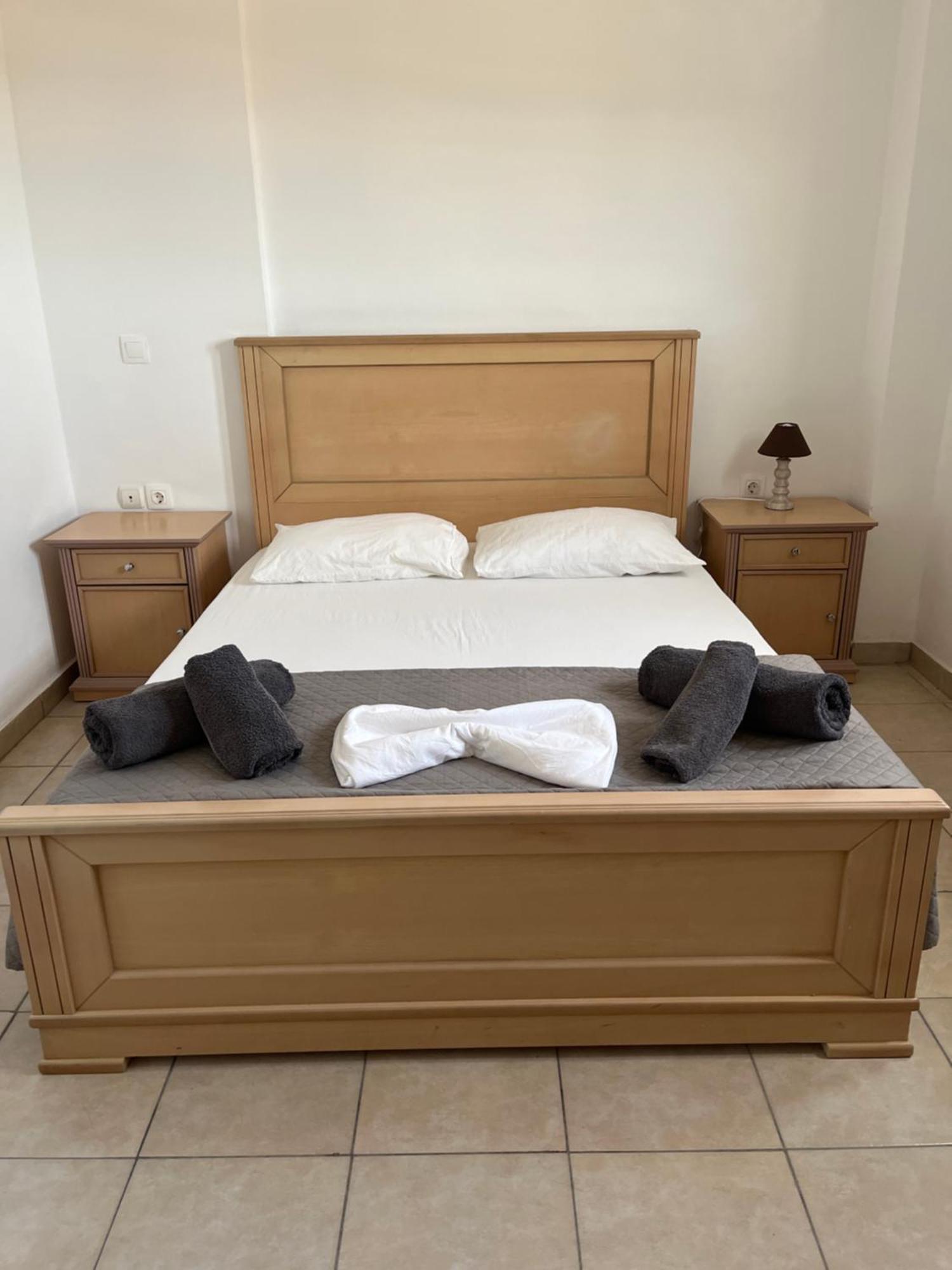 Leon Lux Apartments Периволос Екстериор снимка