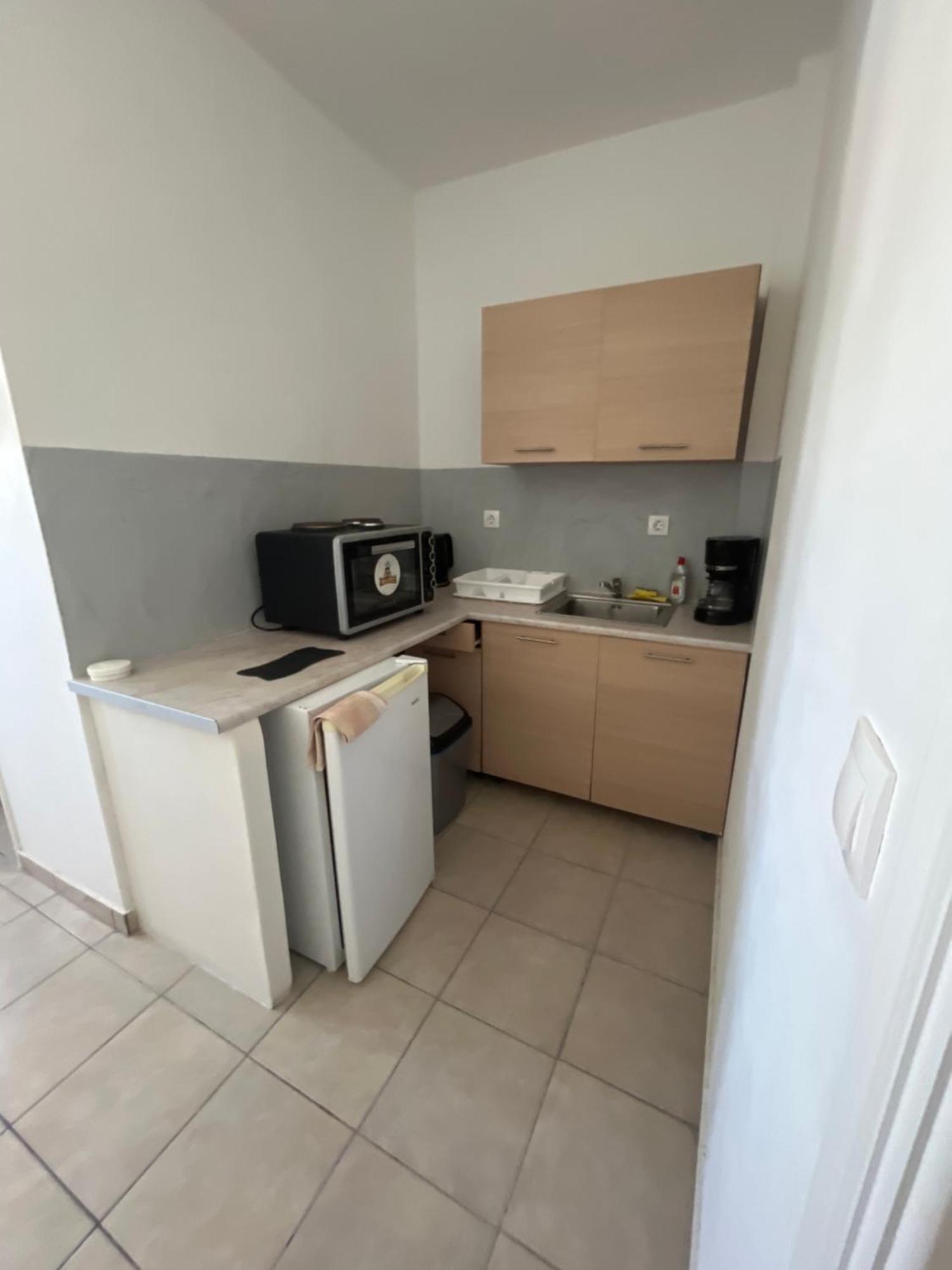 Leon Lux Apartments Периволос Екстериор снимка