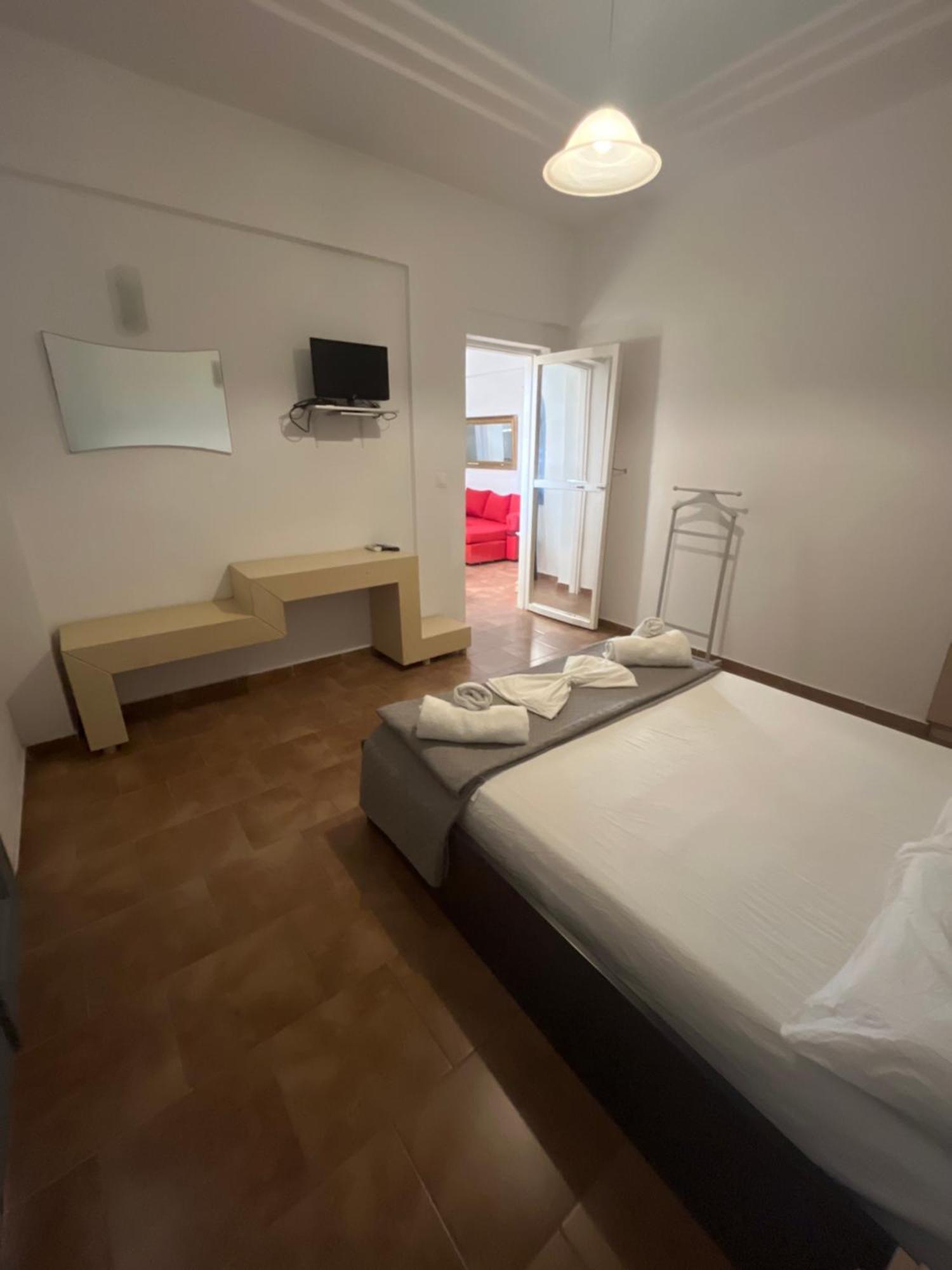 Leon Lux Apartments Периволос Екстериор снимка
