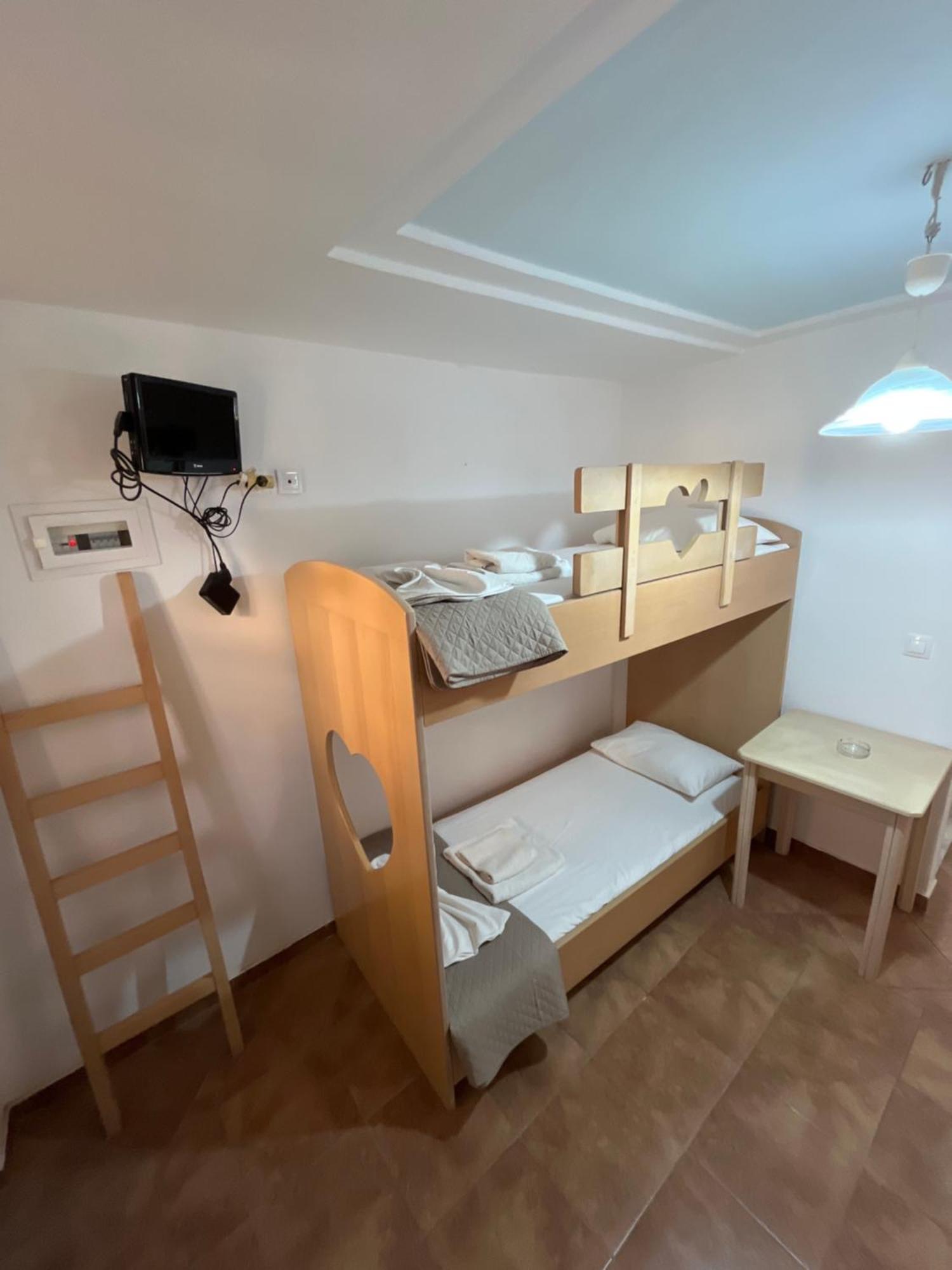 Leon Lux Apartments Периволос Екстериор снимка
