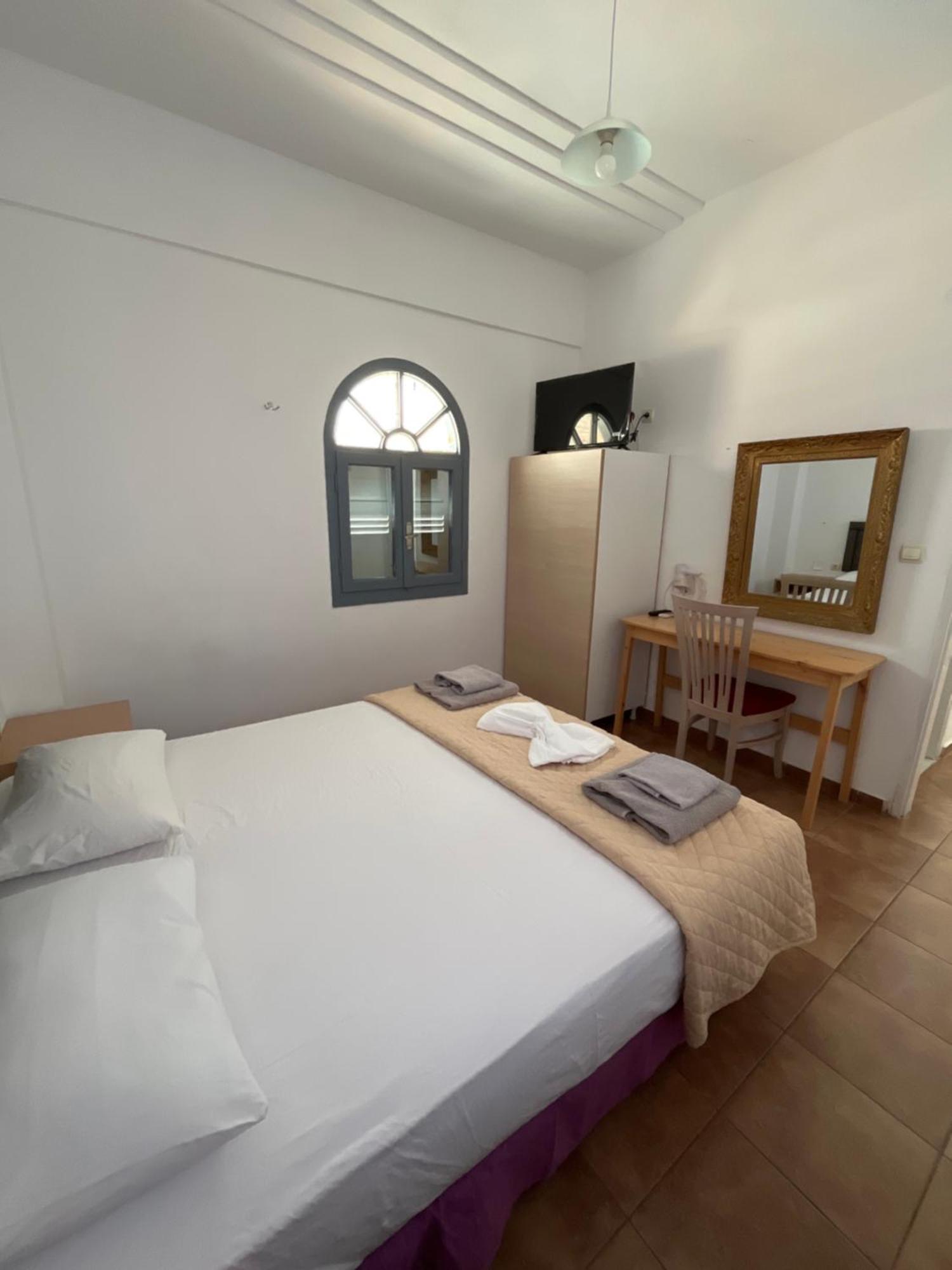 Leon Lux Apartments Периволос Екстериор снимка